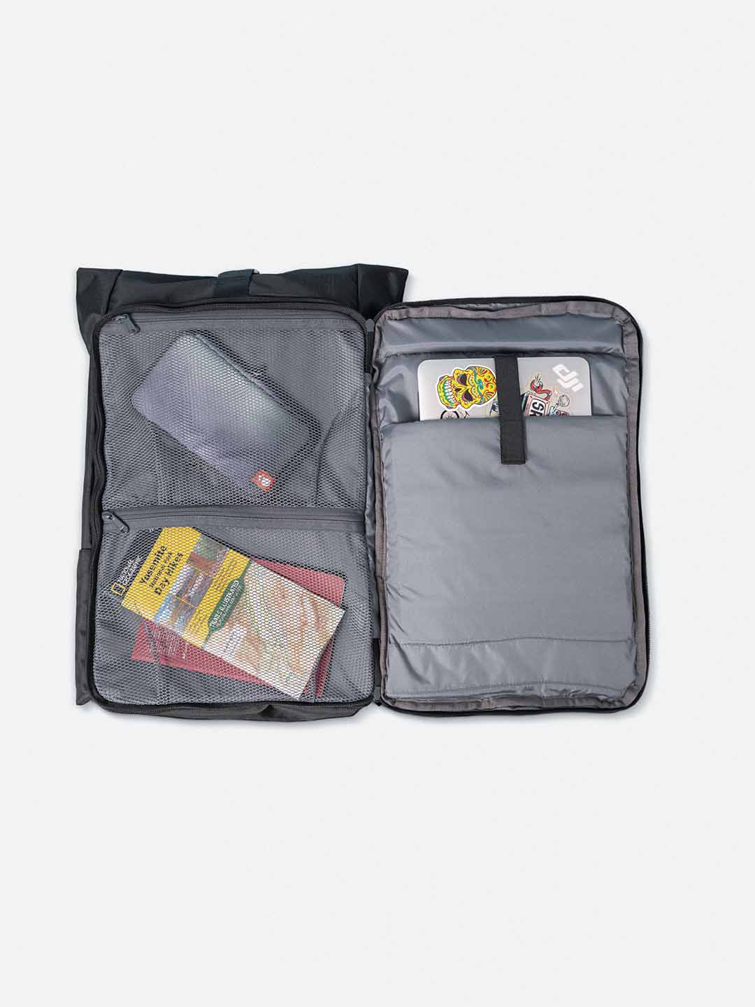 Compartimento principal con porta PC morral de viaje Mont 30L