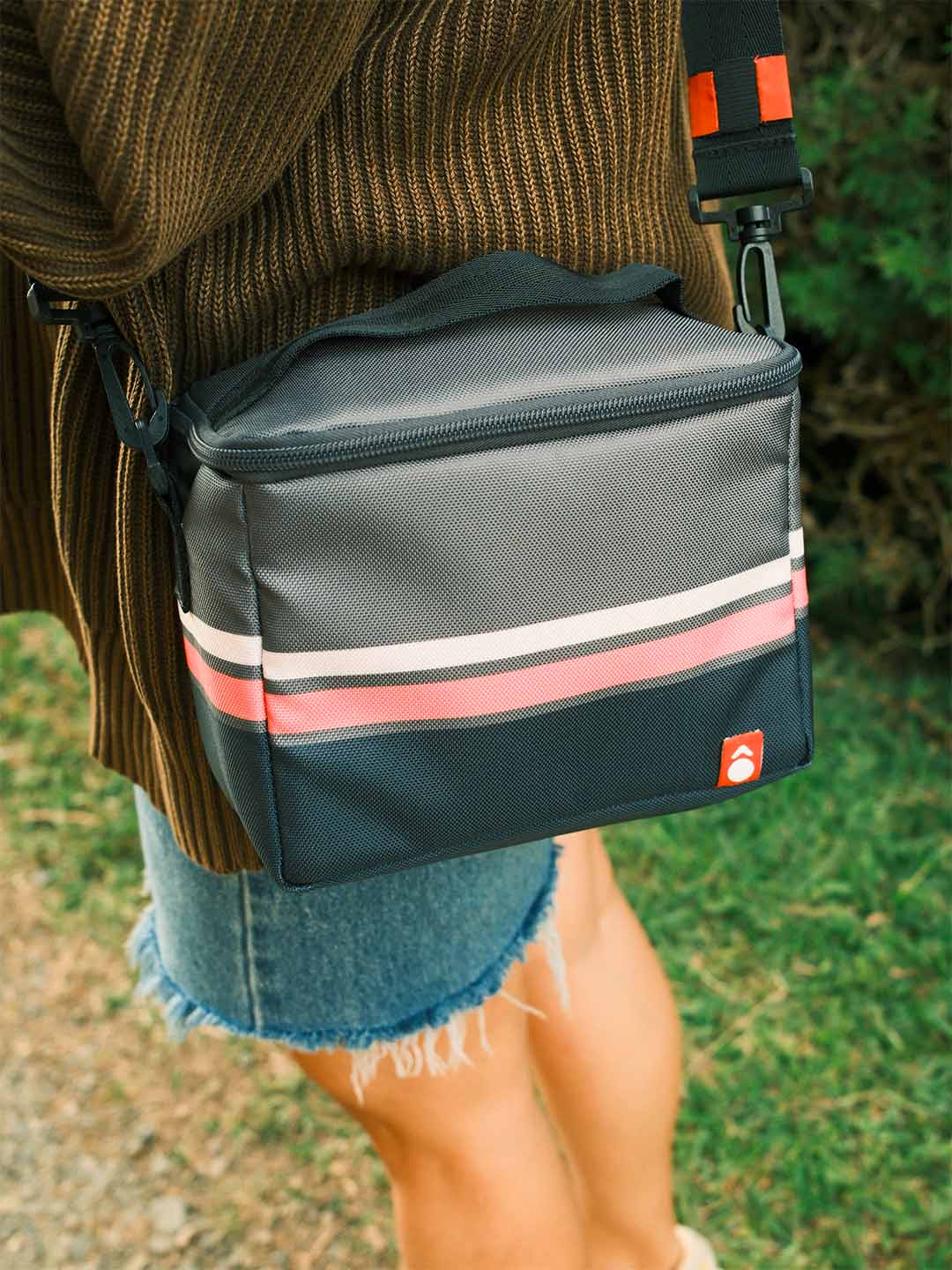Lifestyle Usando Bolso para Cámara Mini