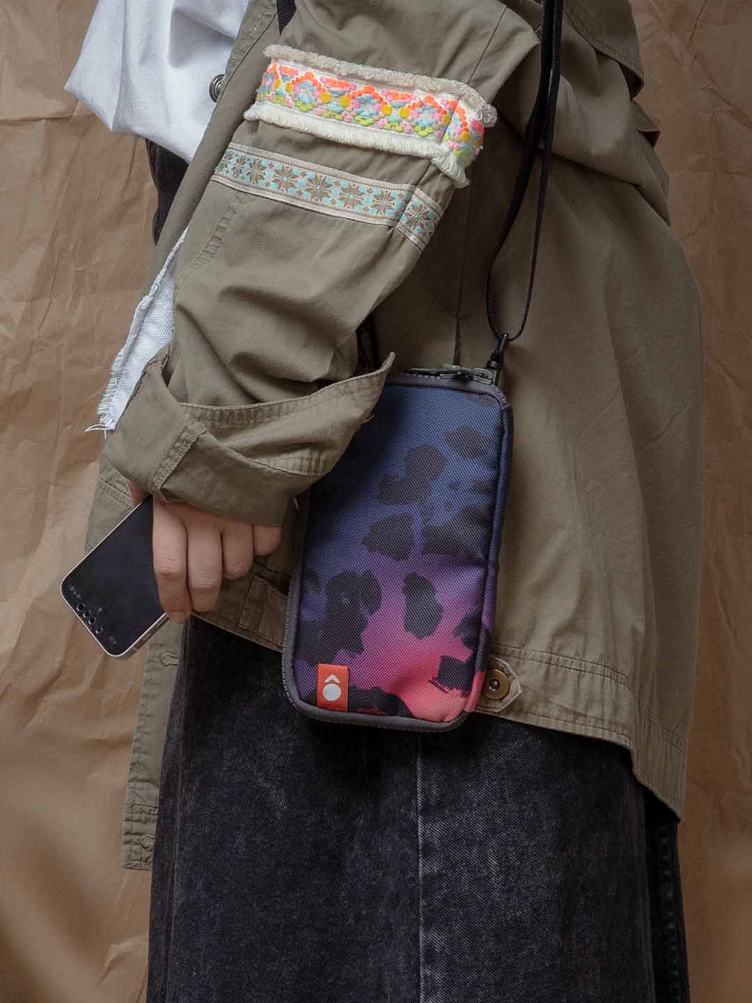 Outfit Mujer con Bolso Pequeño Manos Libres Mont